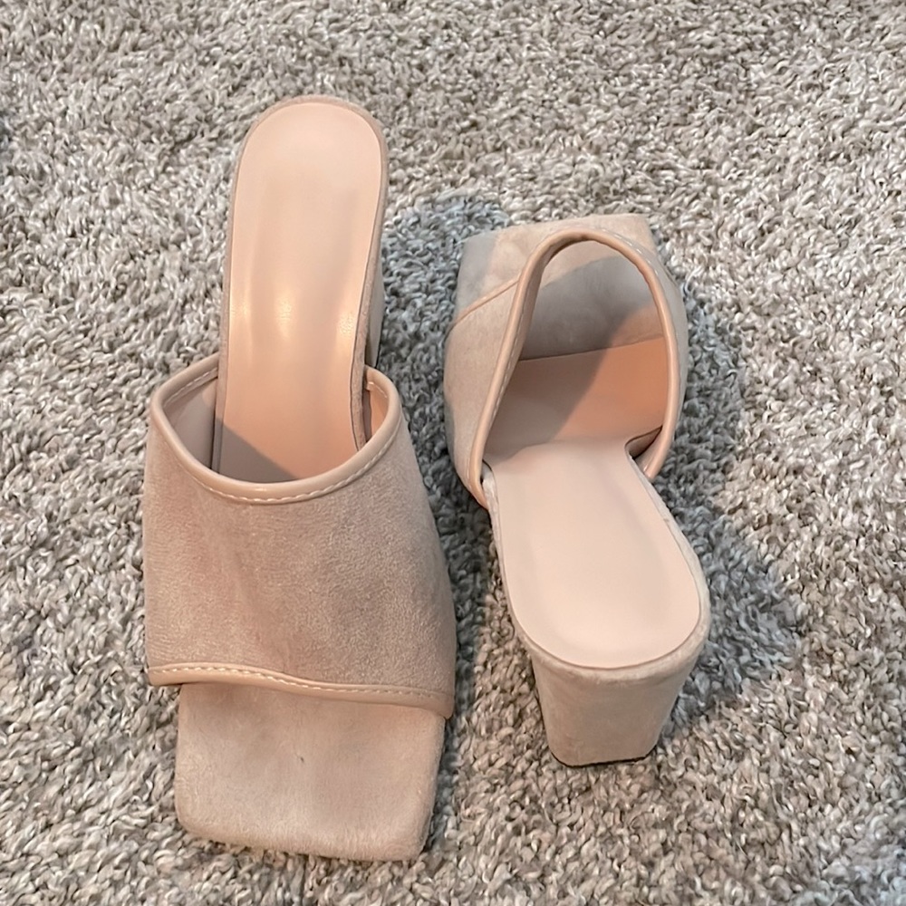 Gently used only worn 3 times. Can meet in central austin